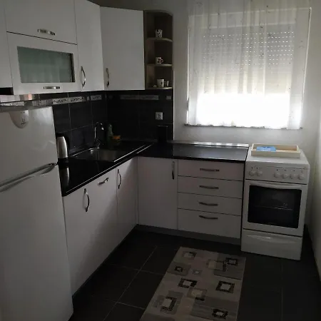 Apartment Apartman Dino Sanski Most